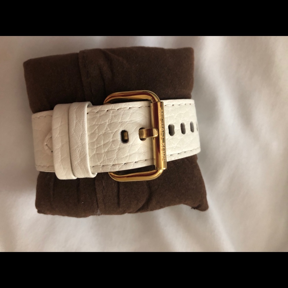 Watch - Picture 2 of 5